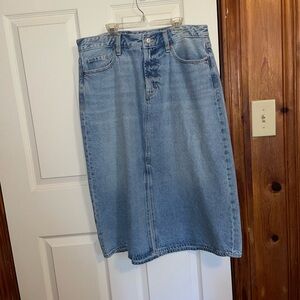 Old Navy Jean skirt. High-Rise secret smooth pockets. Size 14.